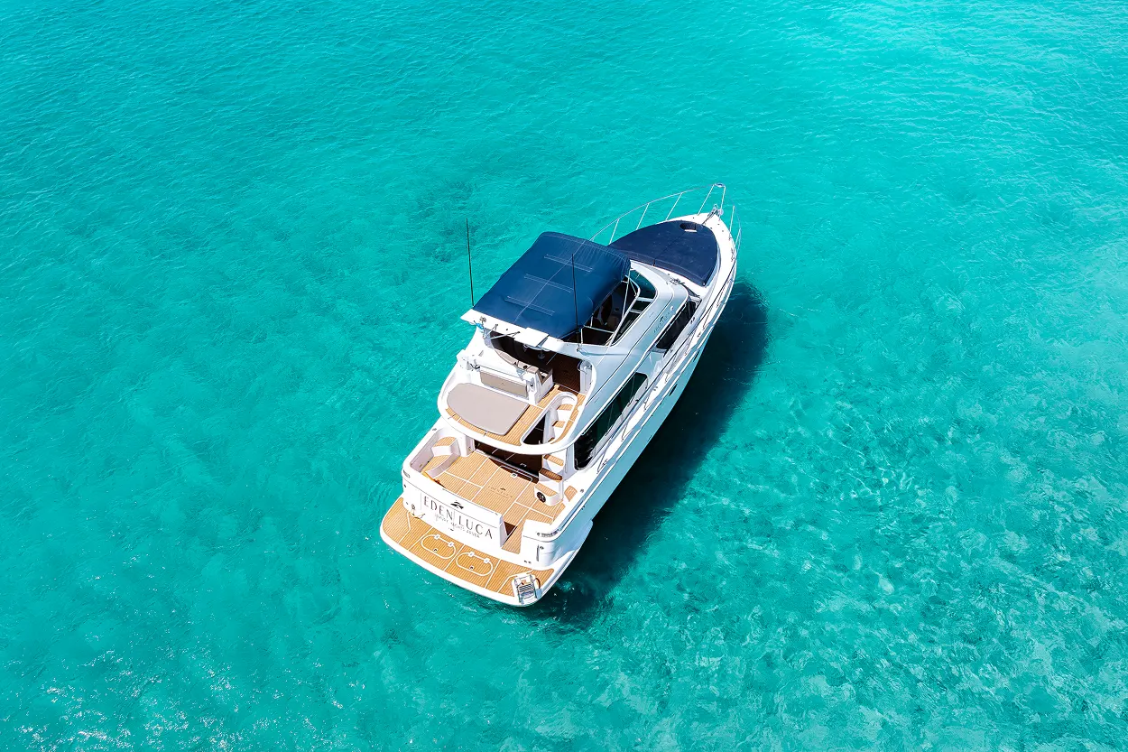 Eden Luca Blue, top-down aerial of the Carver 450 yacht in Aruba