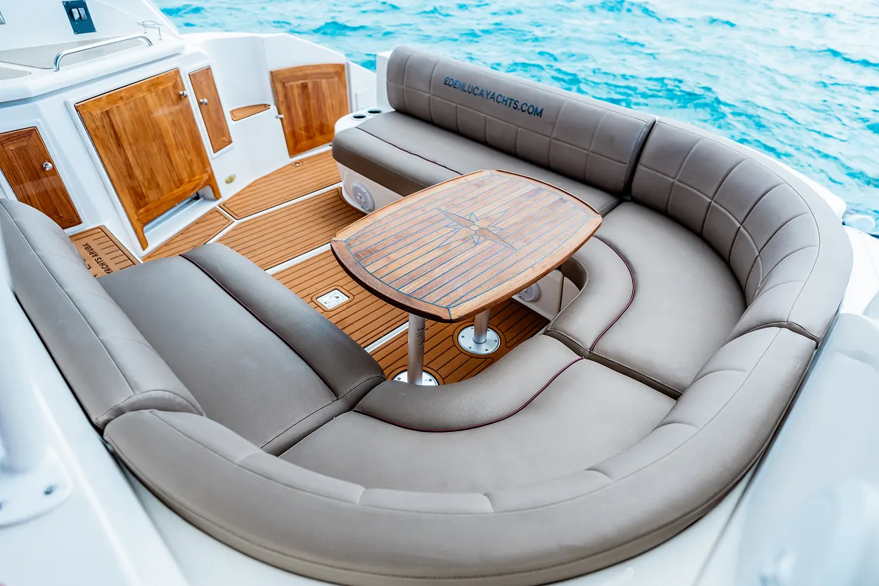 Eden Luca Red, aft deck seating